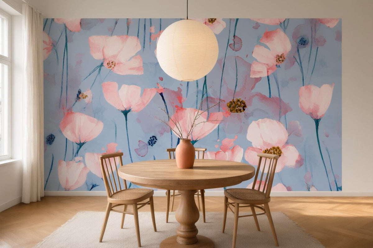 Papier peint panoramique aquarelle sur fond bleu posé dans une salle à manger