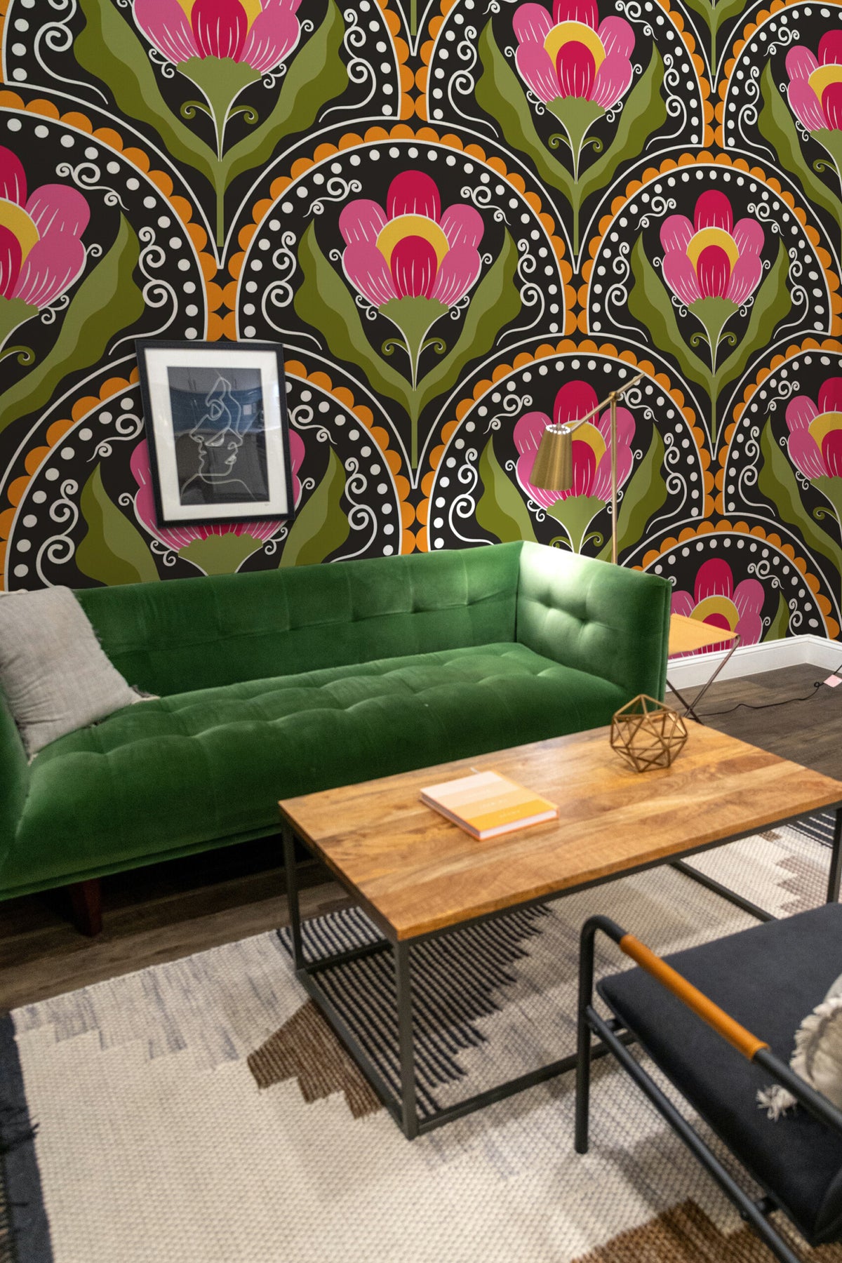 Papier peint panoramique Art déco — éventails fleuris roses sur fond vert