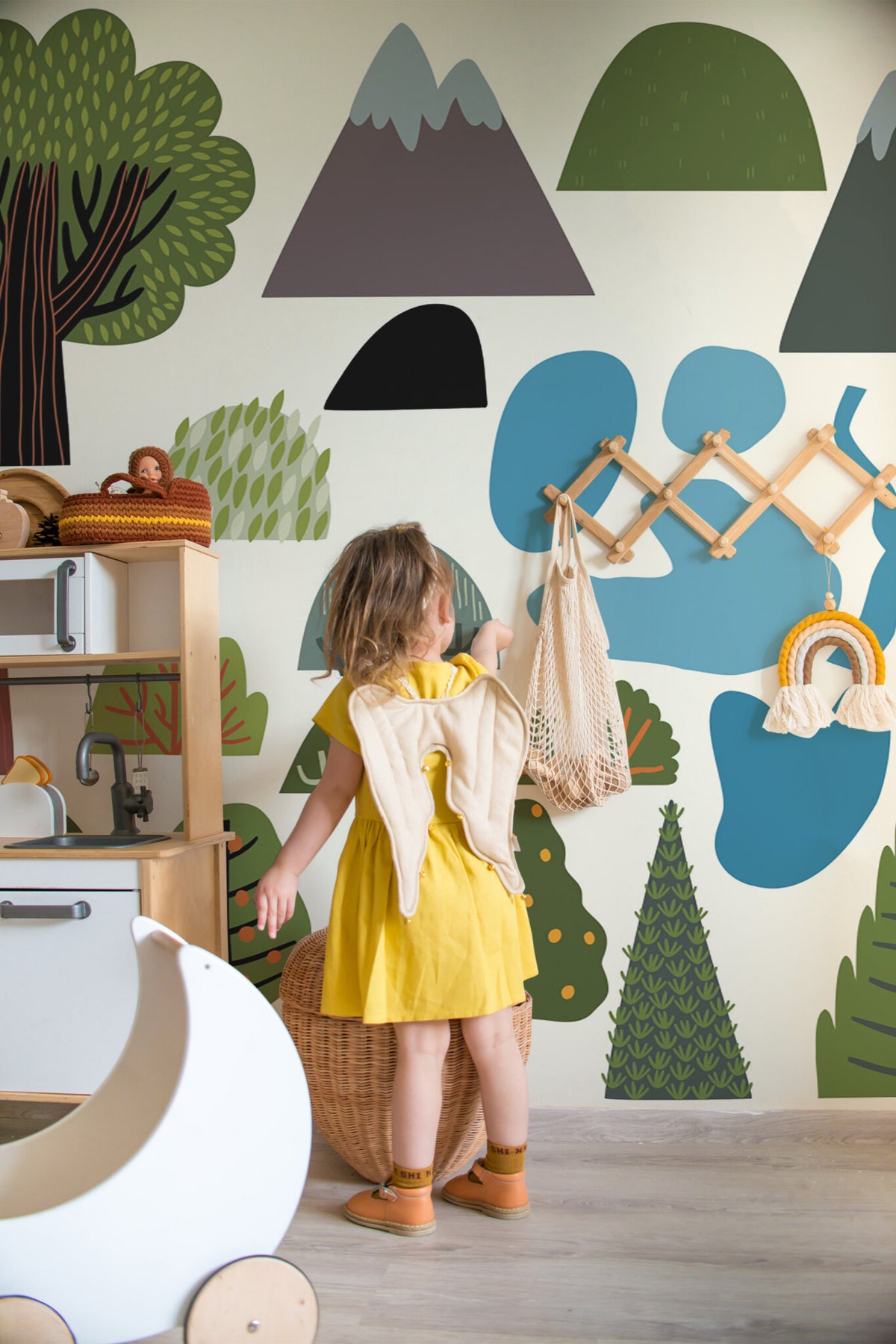 Papier peint panoramique enfant posé au mur, vue 2