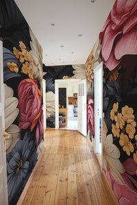 Papier peint panoramique fleurs 3D — grandes roses en relief sur fond sombre