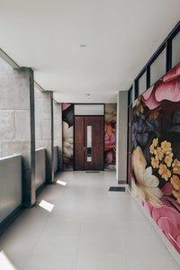 Papier peint panoramique fleurs 3D posé au mur, vue 3