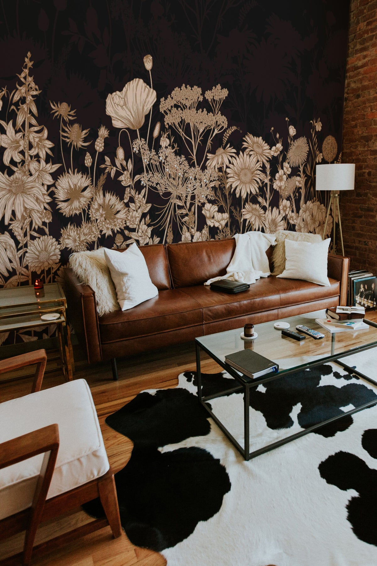 Papier peint panoramique fleurs sauvages — silhouettes dorées sur fond noir