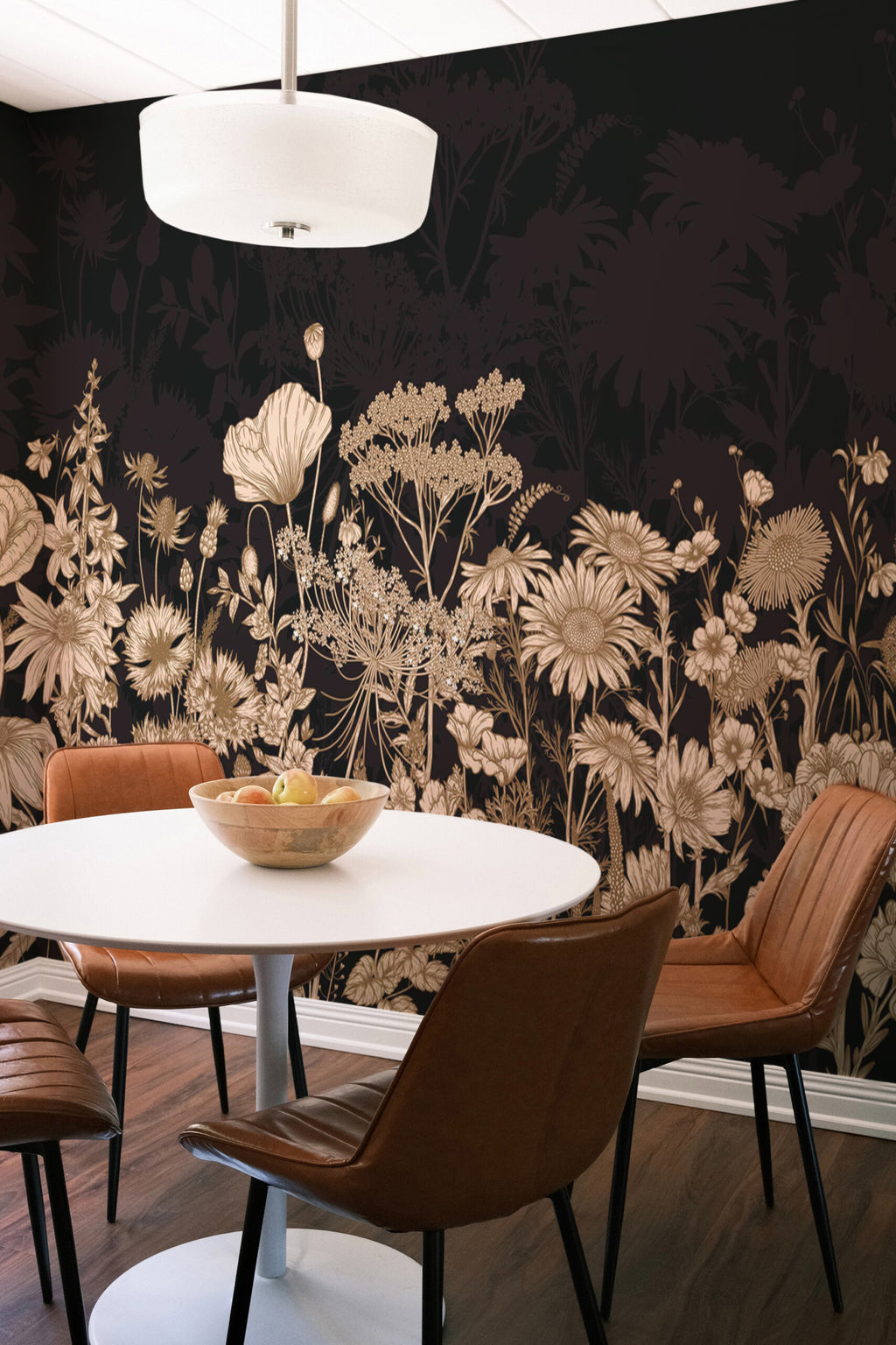 Papier peint panoramique fleurs sauvages posé au mur, vue 2
