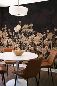 Papier peint panoramique fleurs sauvages posé au mur, vue 2