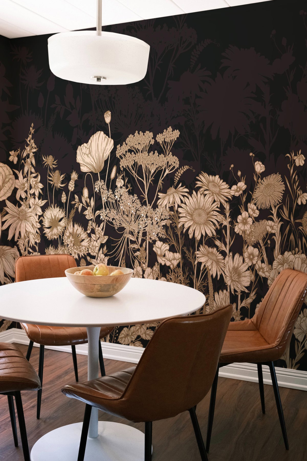Papier peint panoramique fleurs sauvages posé au mur, vue 2