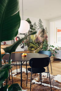 Papier peint panoramique forêt de pins posé au mur, vue 2