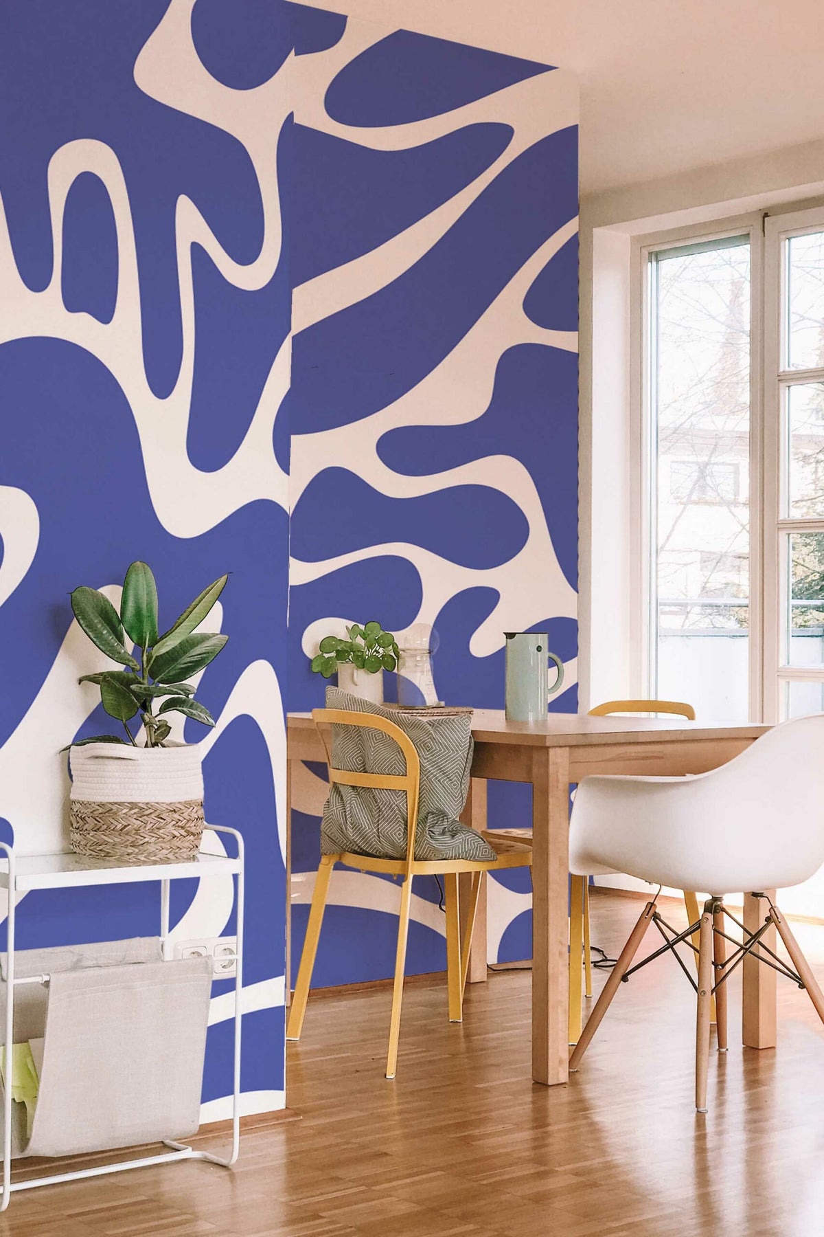 Papier peint panoramique formes bleues posé au mur, vue 3
