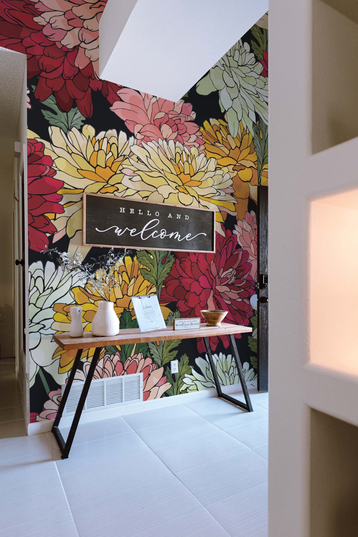 Papier peint panoramique jardin fleuri posé au mur, vue 4